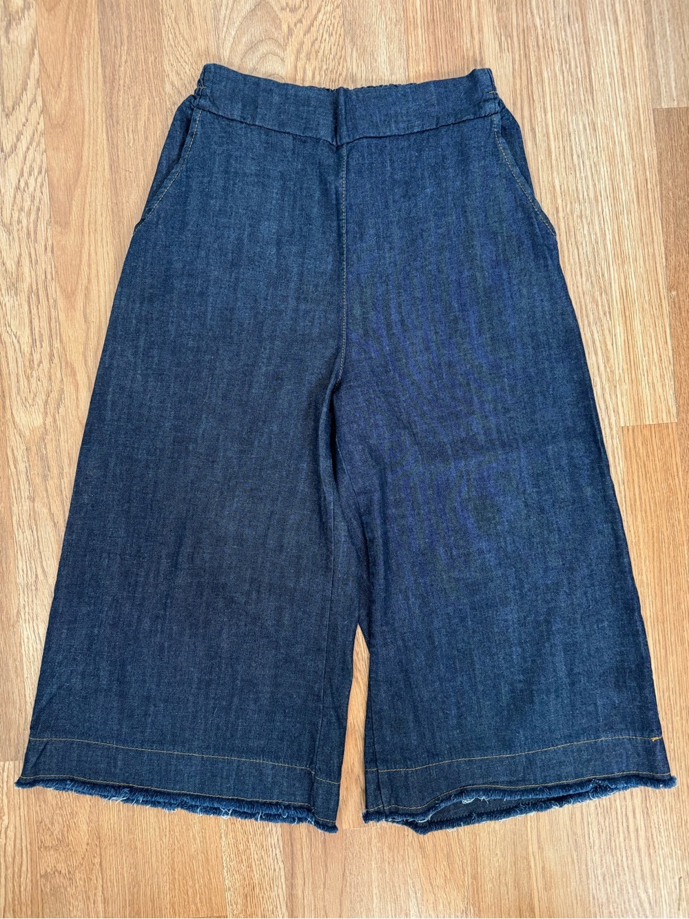 Women's Gaucho/Capris Style Dark Blue Stretch Pants